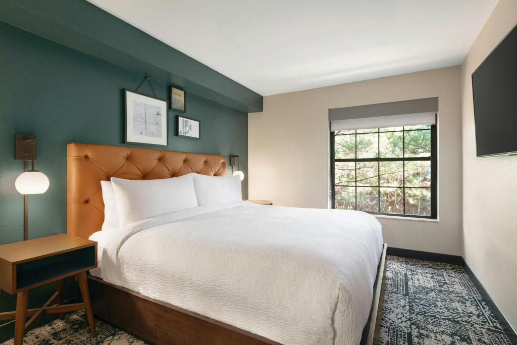 2 Bedrooms, Suite, 2 King Beds, Sofa