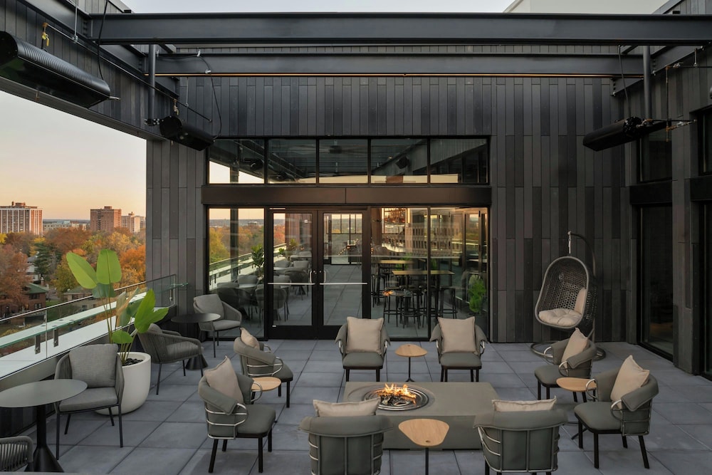 AC Hotel St. Louis Clayton 21/38