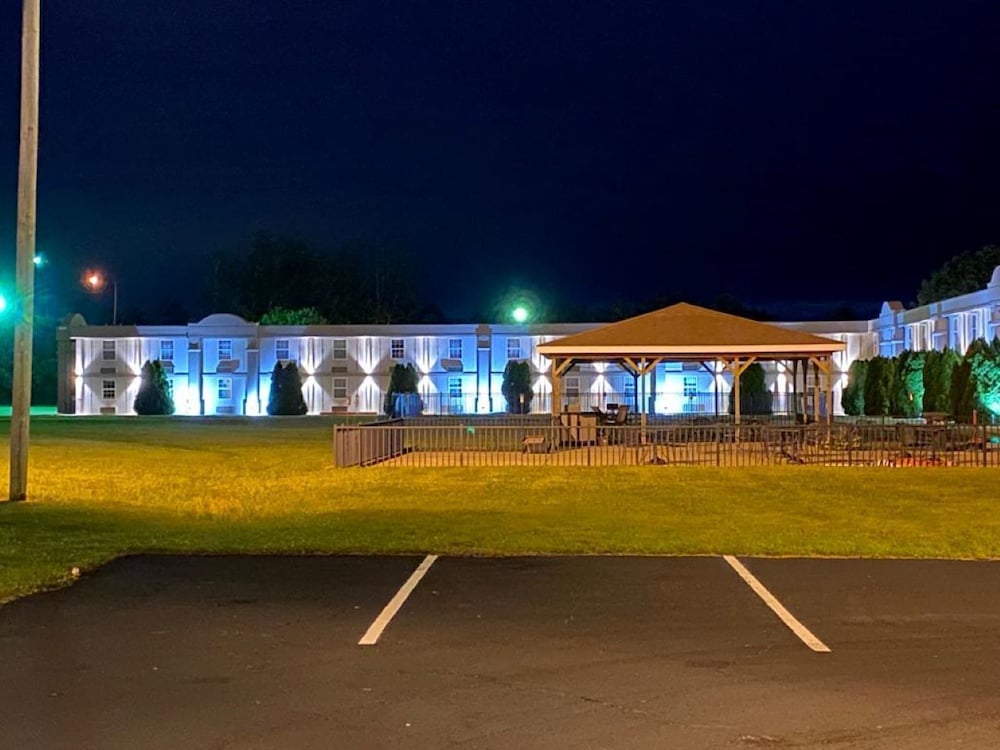 Days Inn by Wyndham Conneaut 41/47