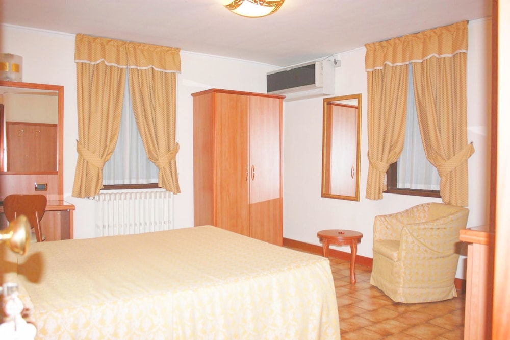 Piccolo Hotel 8/34