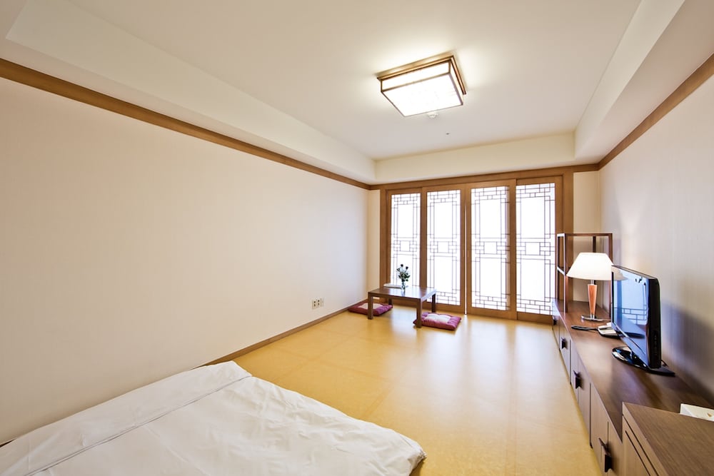 Ondol, Deluxe, 2 Futon Beds, Hill Side