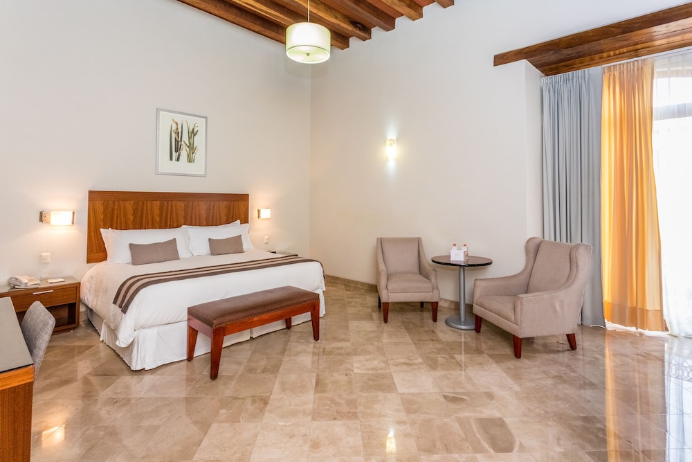 Hotel Parador de Alcalá 47/75