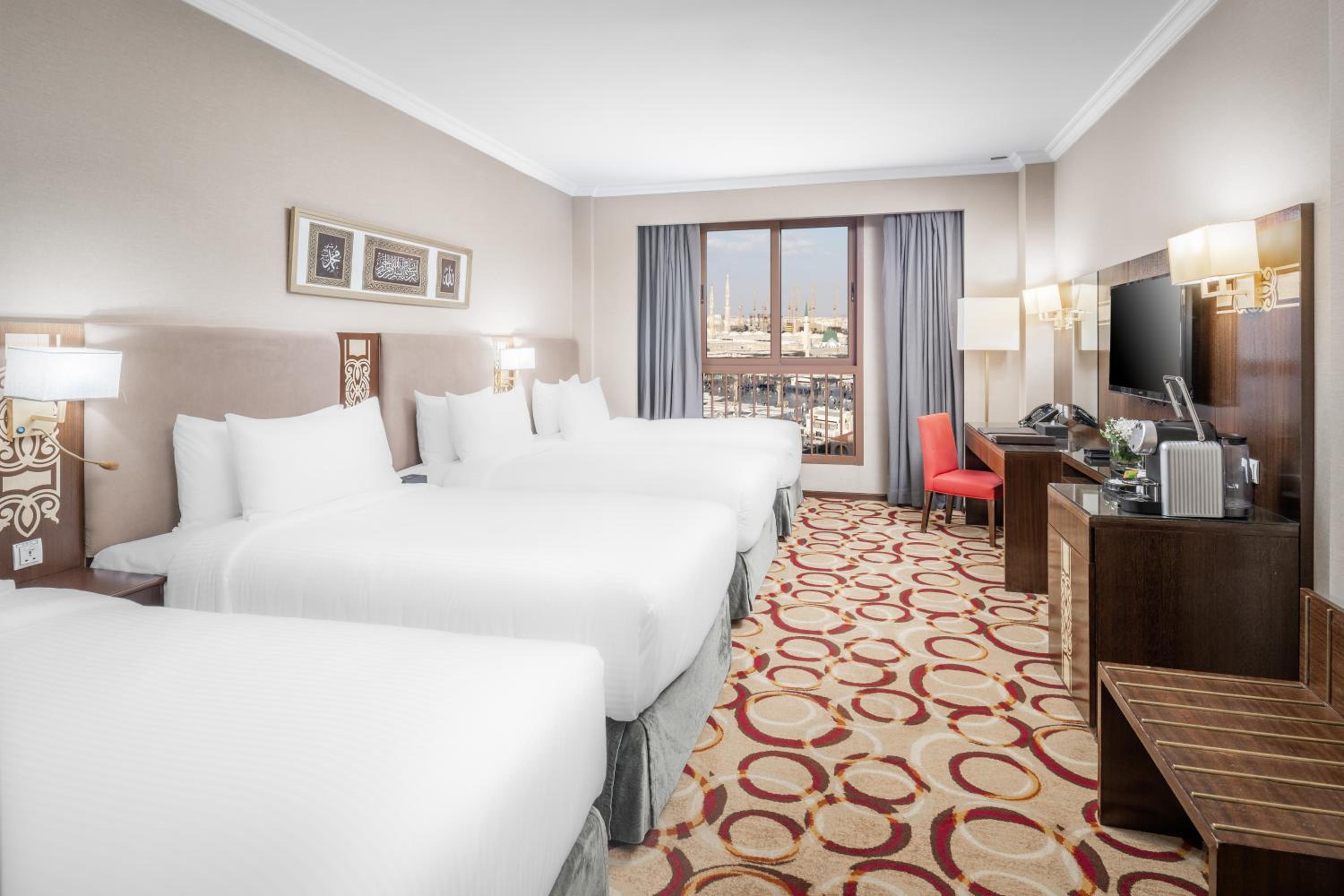 Superior Quadruple Room with City View