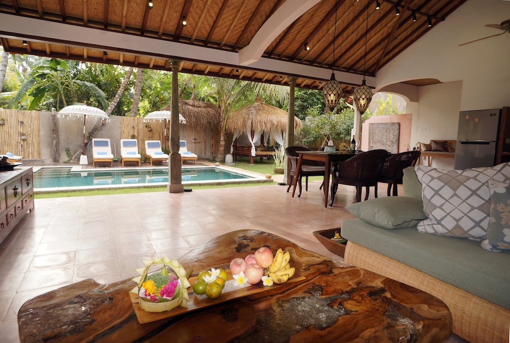 Cili Emas Oceanside Resort 25/50