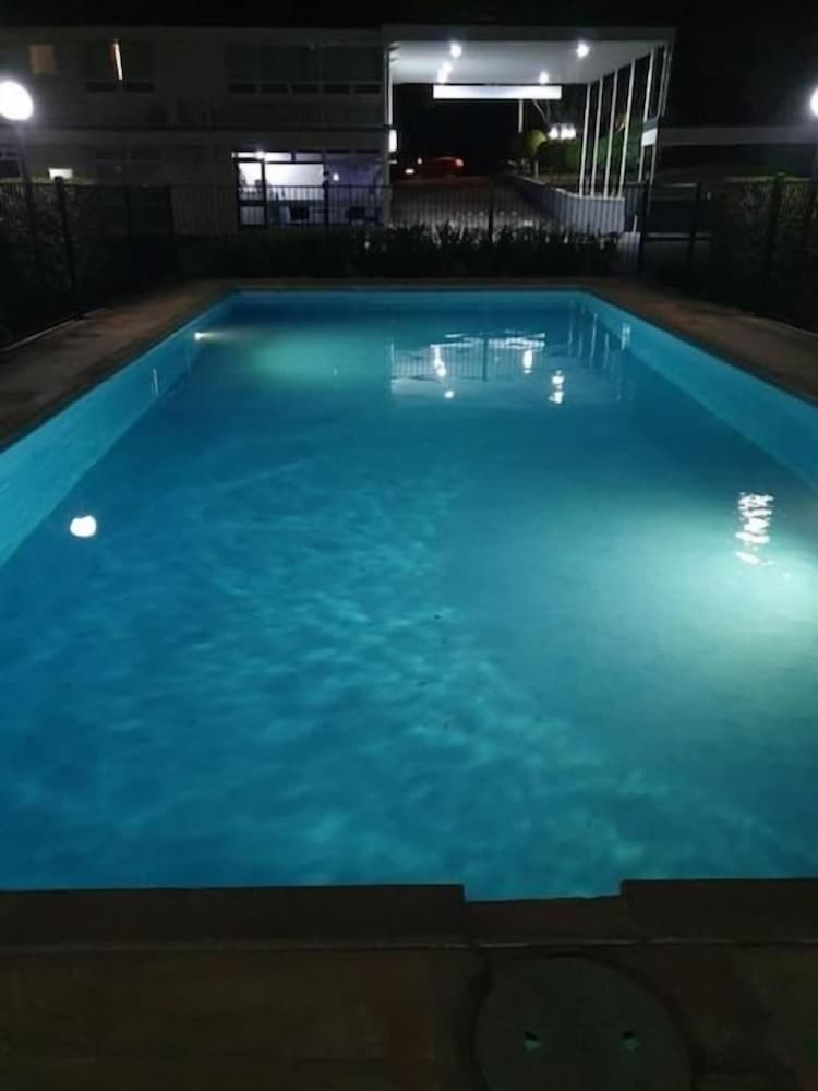 PARK MOTOR INN 35/54