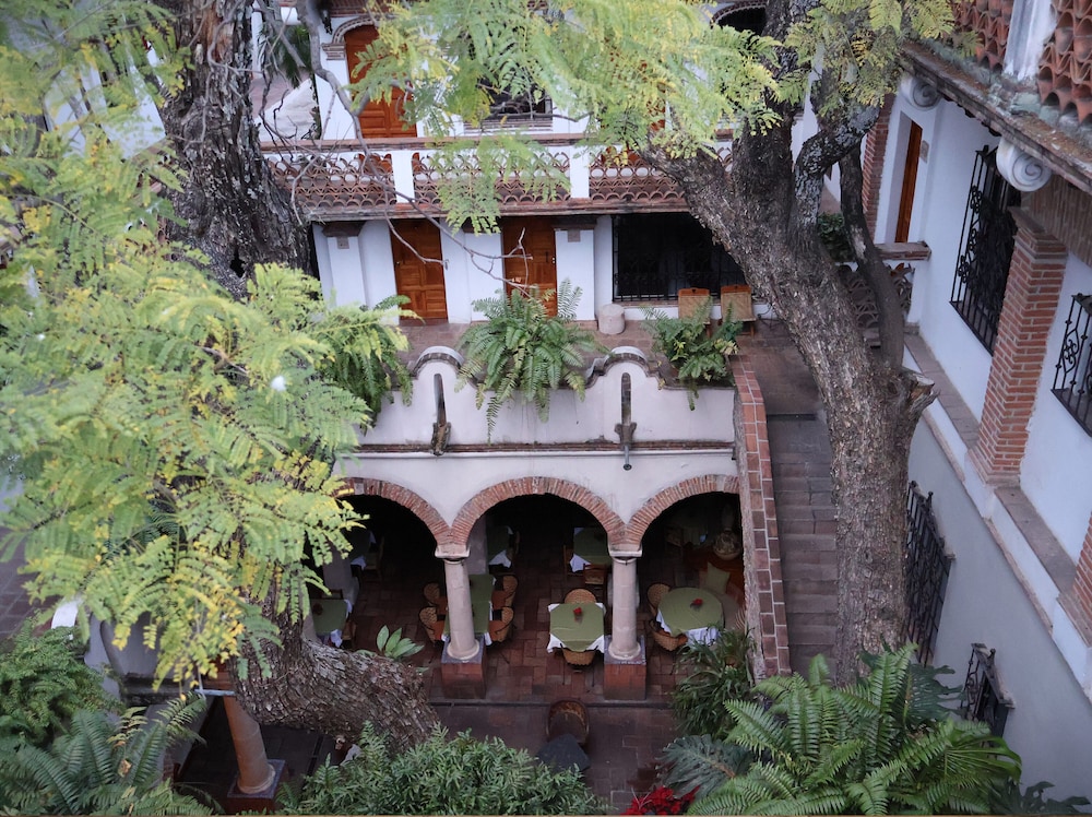 Hotel Los Arcos 8/65