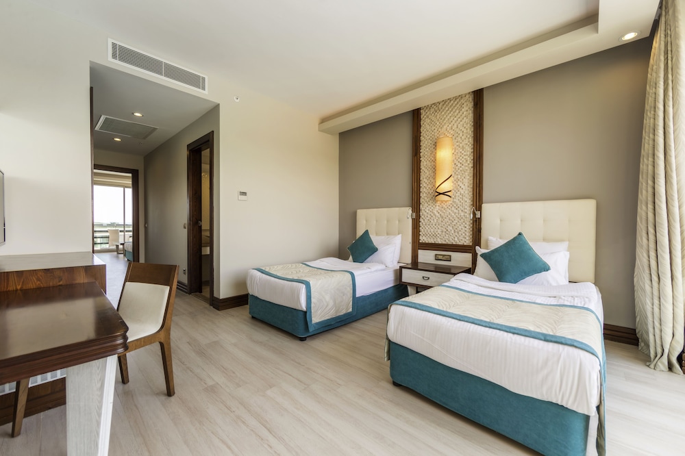 Lagoon, Standard, Multiple Beds