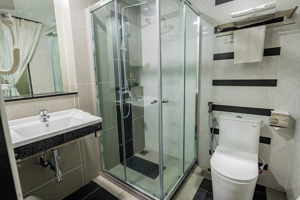 Indra Hotel 52/58