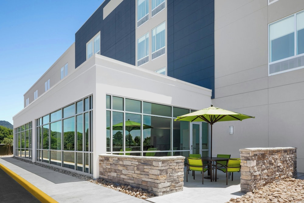 Springhill Suites By Marriott Roanoke North 1/26