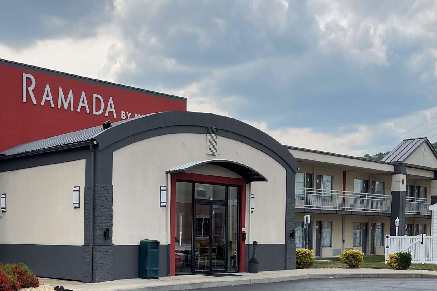 Ramada By Wyndham Harrisonburg 1/3