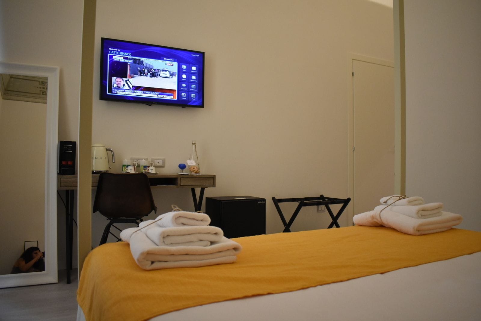 AMBRA, DELUXE, QUEEN BED