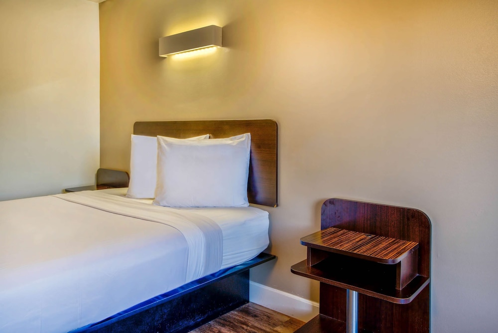 Motel6 Hesperia, CA - West Main Street - I-15 29/60