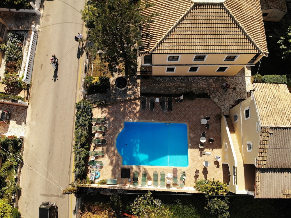 Ariti Apartments 8/51