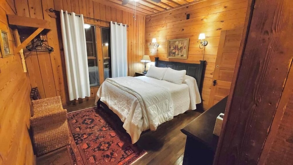 Lake Rabun Hotel Restaurant 17/50