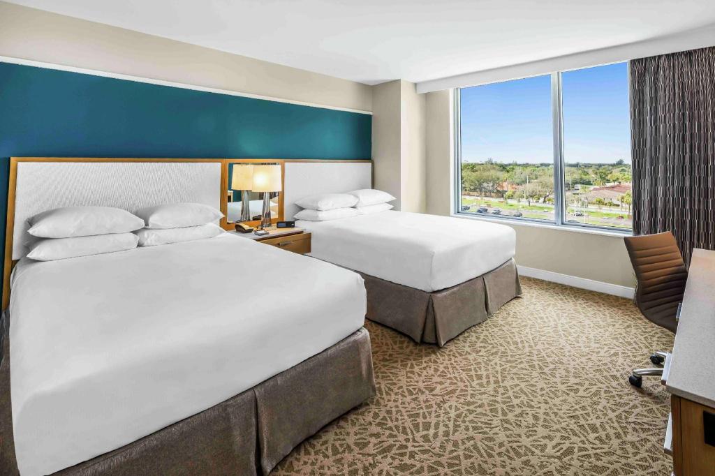 DELUXE, SUITE, 2 QUEEN BEDS, ACCESSIBLE