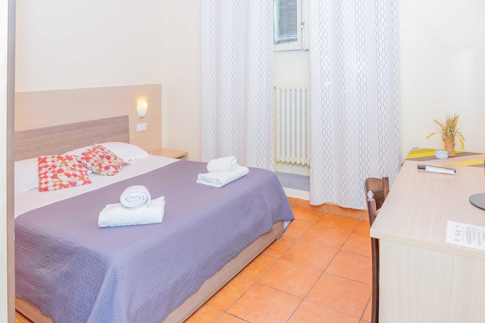 ROOM, DOUBLE BED, EXTERNAL BATHROOM