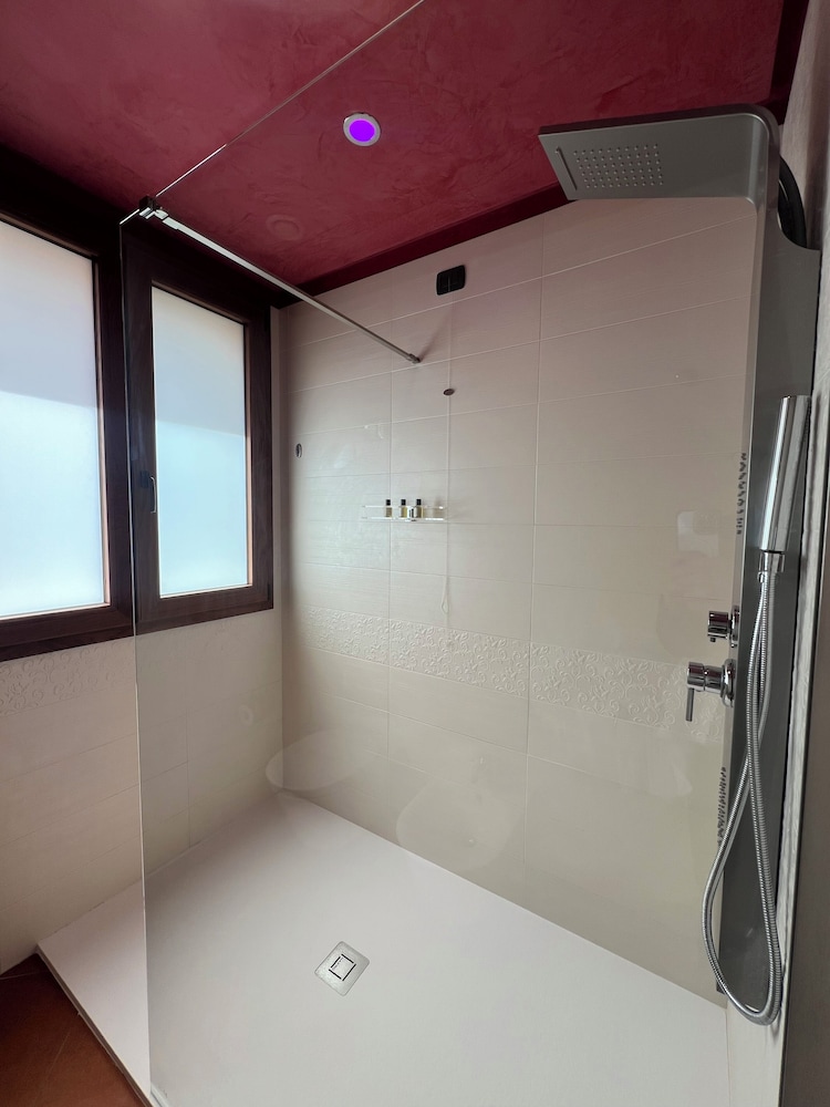 Artemis Hotel 48/69