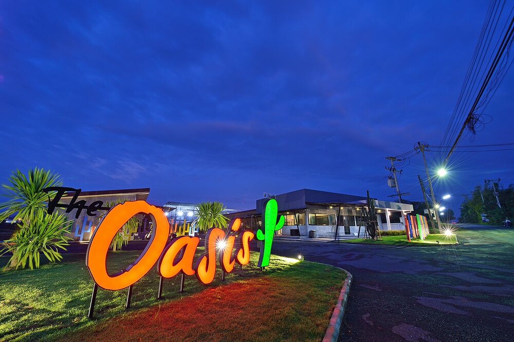 The Oasis Resort 18/25