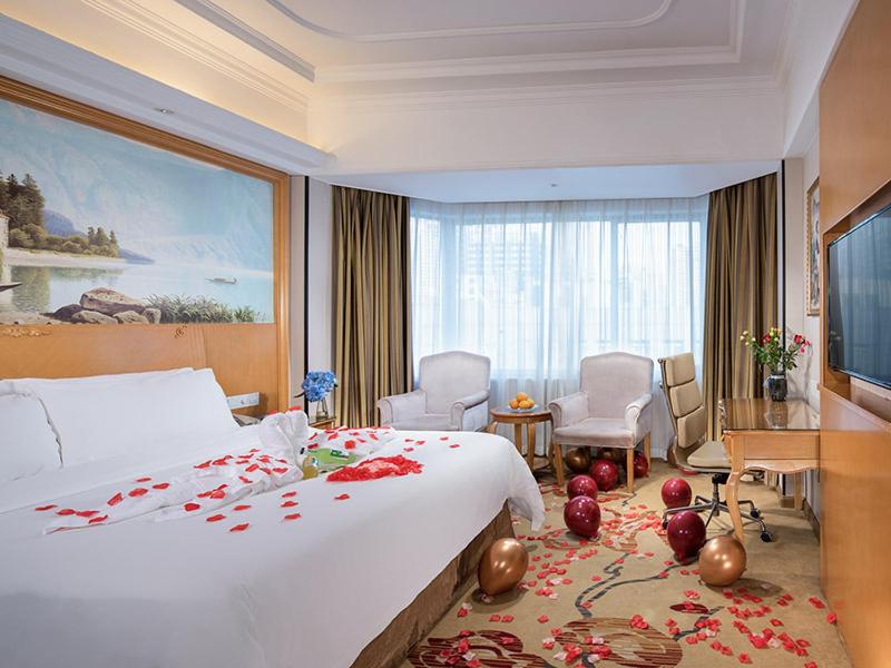 Vienna International Hotel (Zhuhai Lovers Middle Road Haibin Store) 7/19