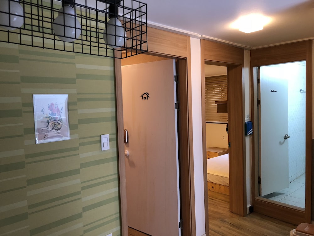 High Street Guest House 49/50