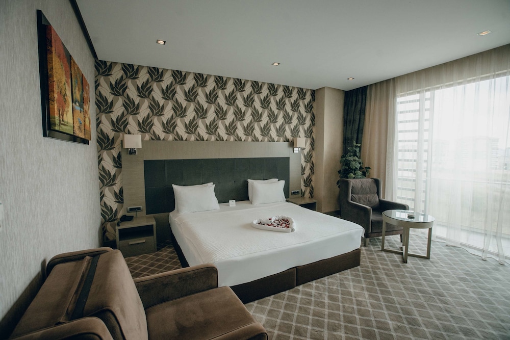 Hilly Hotel 22/71