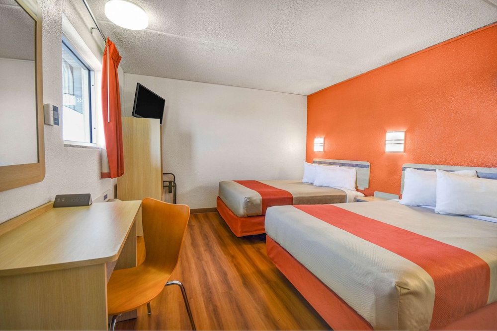 Motel6 North Ridgeville, OH - Cleveland Intl Airport - N Ridgeville 17/45