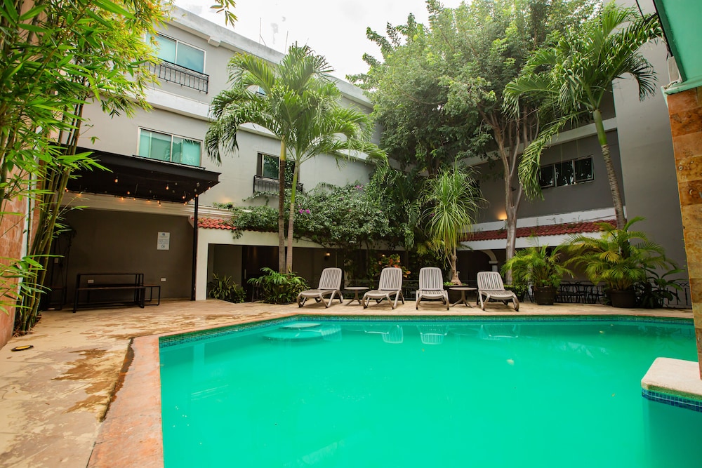 Nacional Hotel Merida 50/50