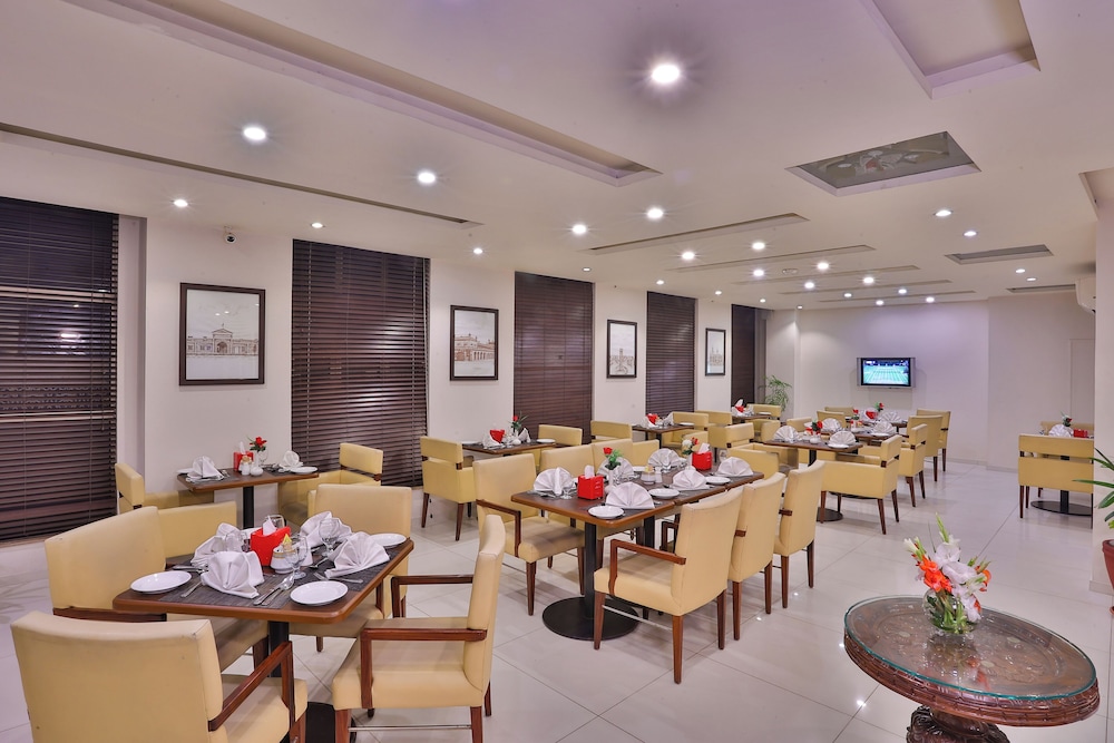 Avari Xpress Faisalabad 47/60