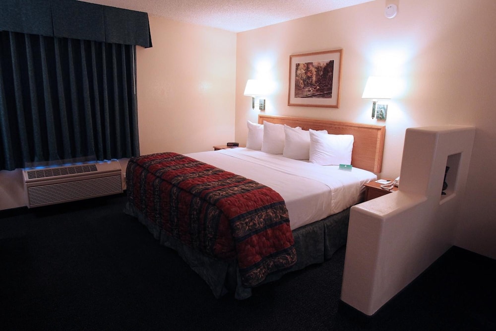 Gateway Studio Suites 11/54