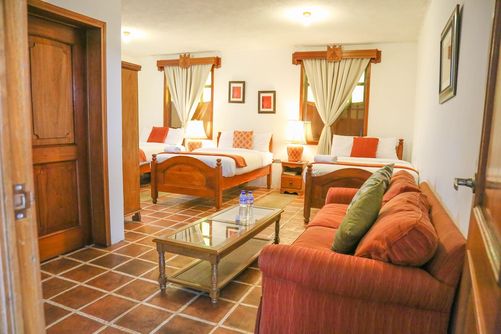 EL CARMEN SUITES 31/35