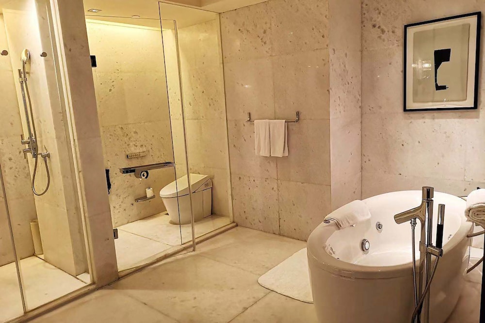 Hyatt Regency Tianjin East 12/73