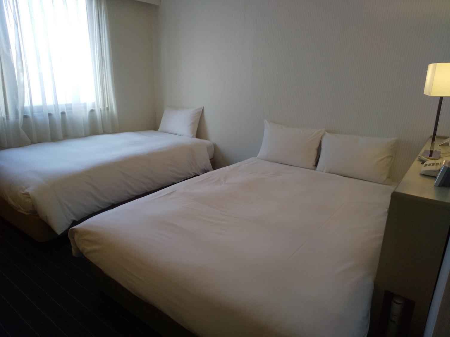 Compact, Twin Beds, Smoking