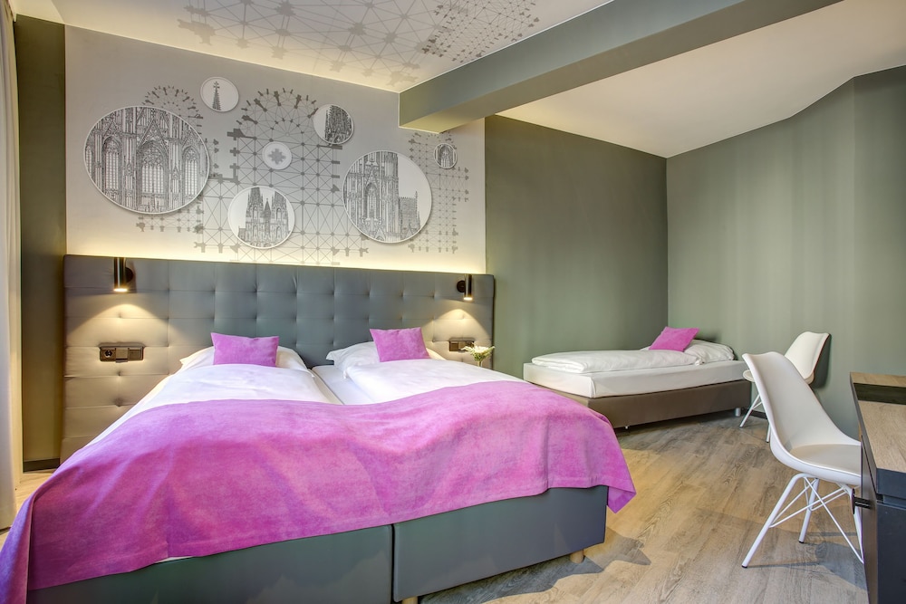 Boutique 003 Koln am DOM 15/28