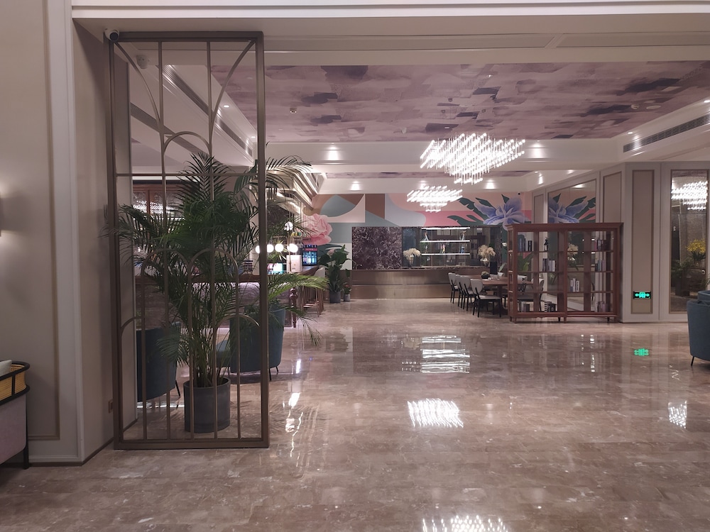 Mercure Hangzhou East Railway Station 48/56