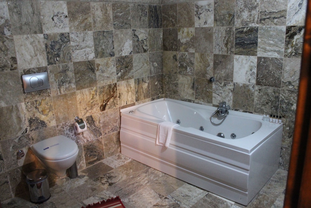 Dilek Tepesi Cave Hotel 34/36