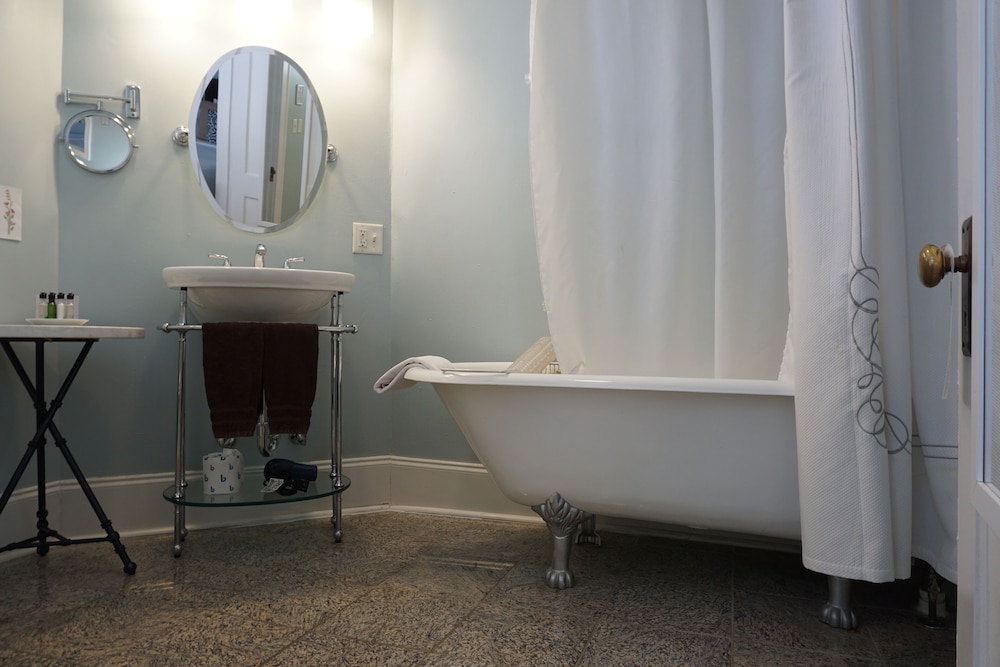 Princess Anne Hotel 32/50