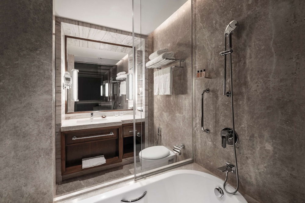 HORIZON, PREMIER, KING BED, CLUB LOUNGE ACCESS