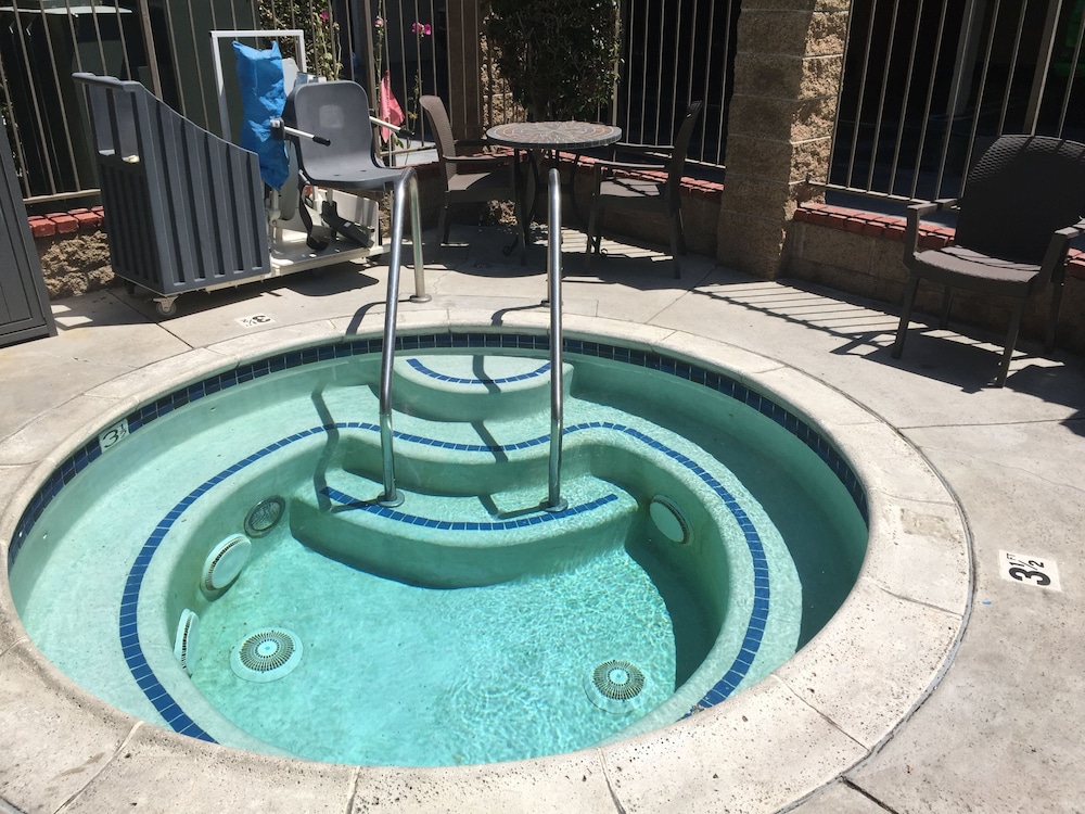 Days Inn By Wyndham Los Angeles Lax Redondo Manhattan Beach 39/56