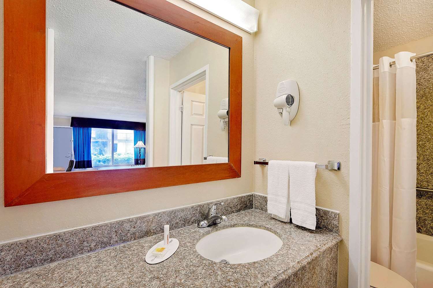 Days Inn by Wyndham Lafayette Near Lafayette Airport 43/43
