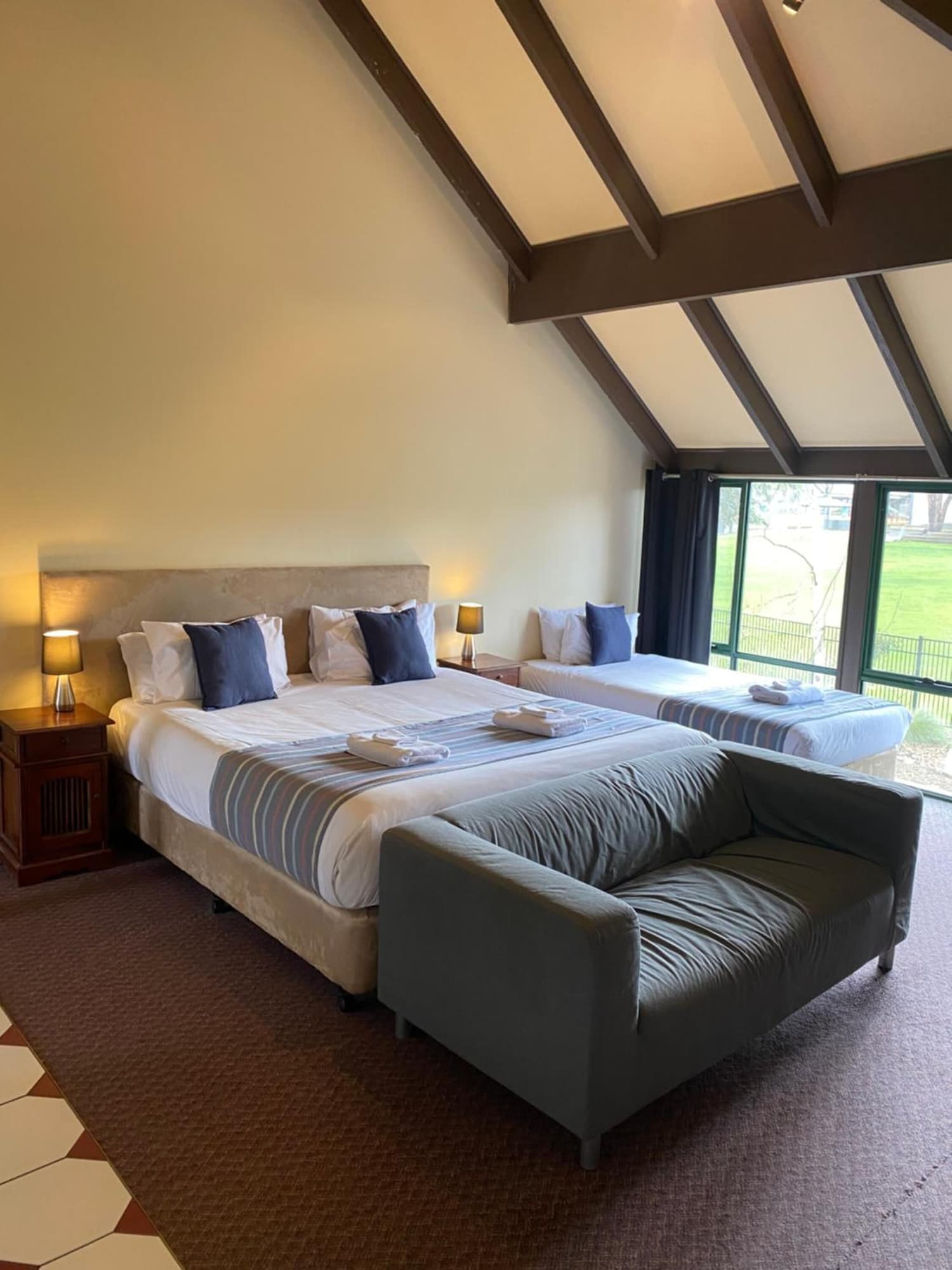 LOFT, KING BED