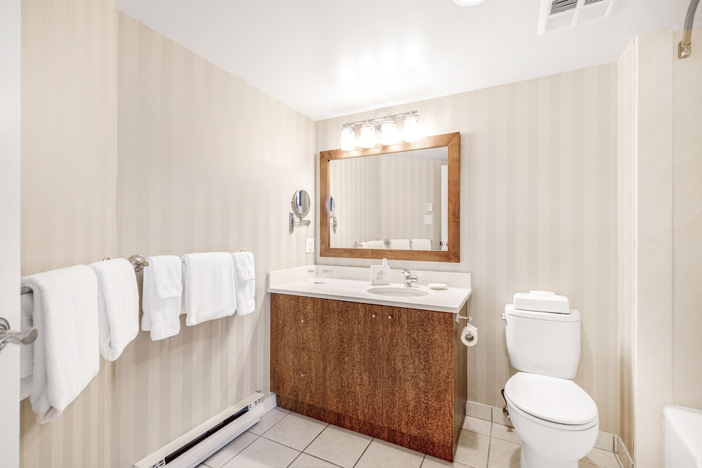 Victoria Regent Waterfront Hotel & Suites 85/86
