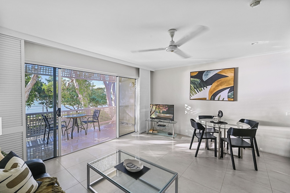 Marlin Waters Beachfront Apartments 93/100
