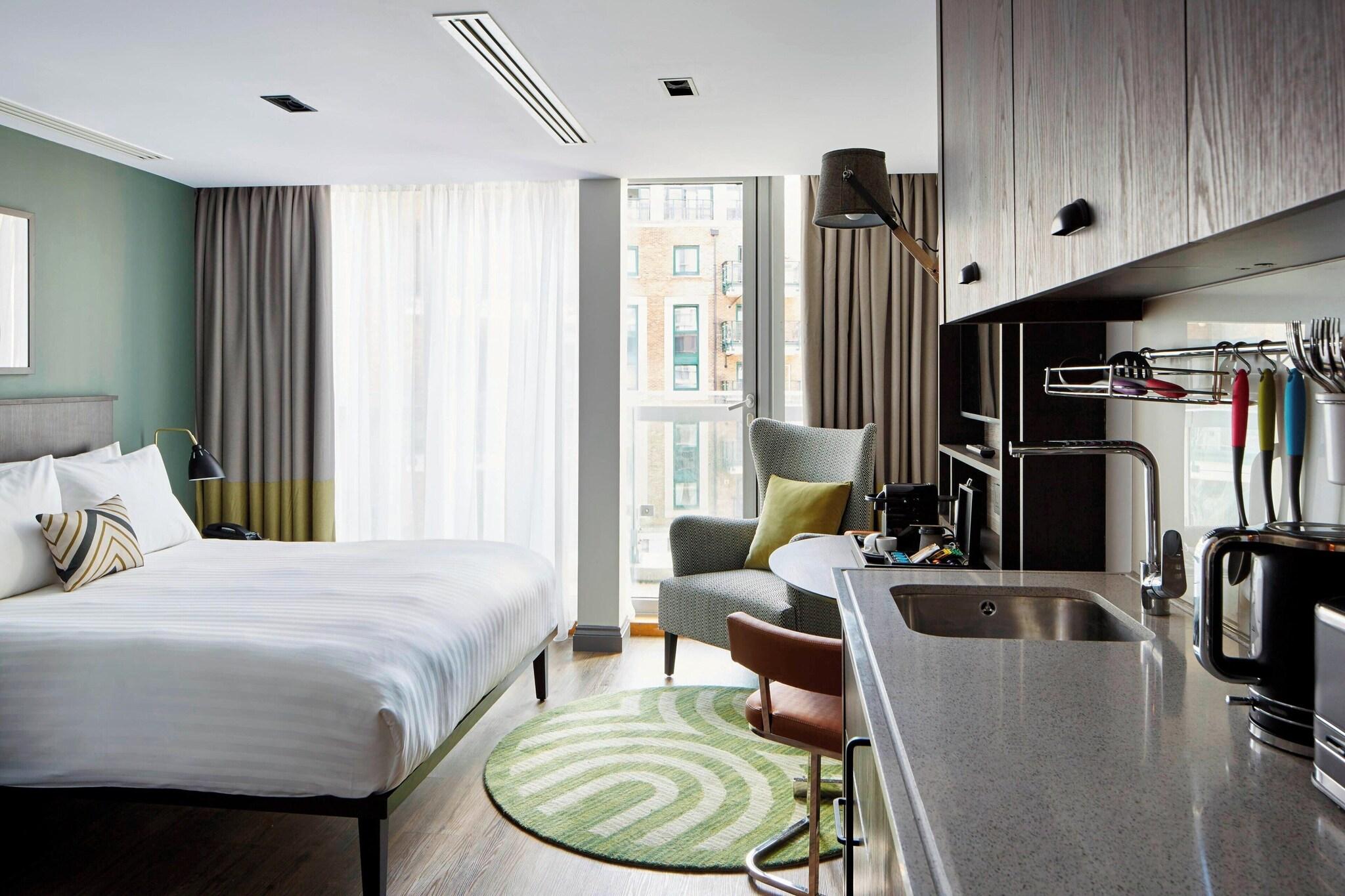Studio, Double Bed, Residence Inn By Marriott London Kensington 4/7