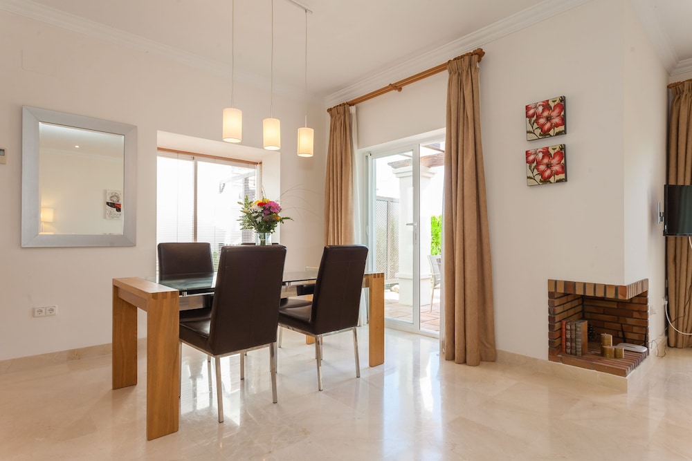 HOTEL ARCOS GARDENS GOLF CLUB & COUNTRY ESTATE 10/50