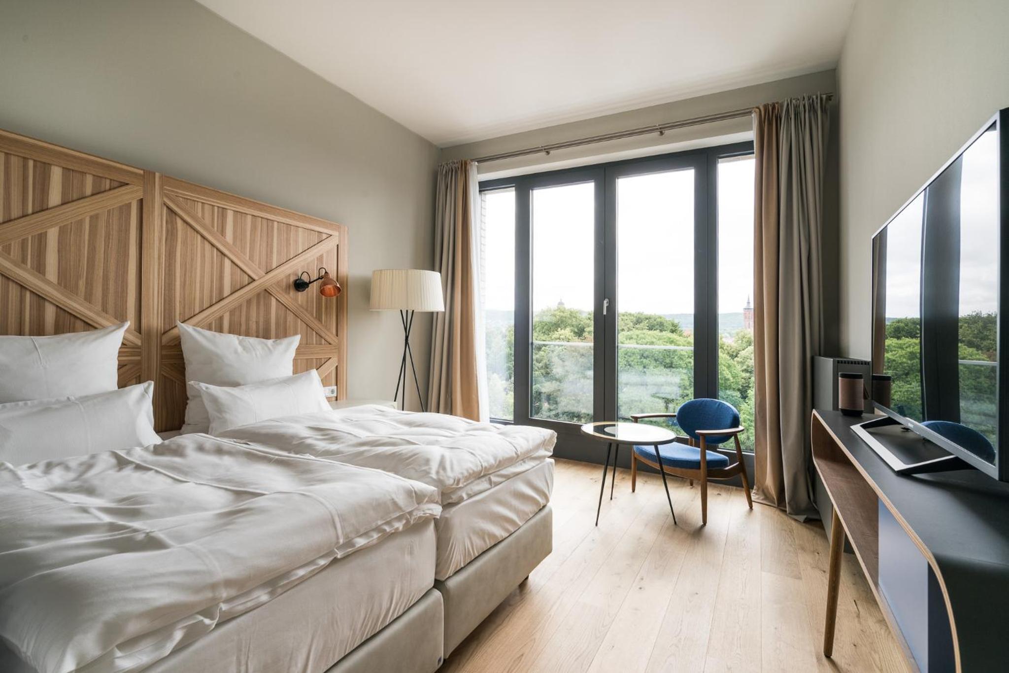 Room, Friendlyist View