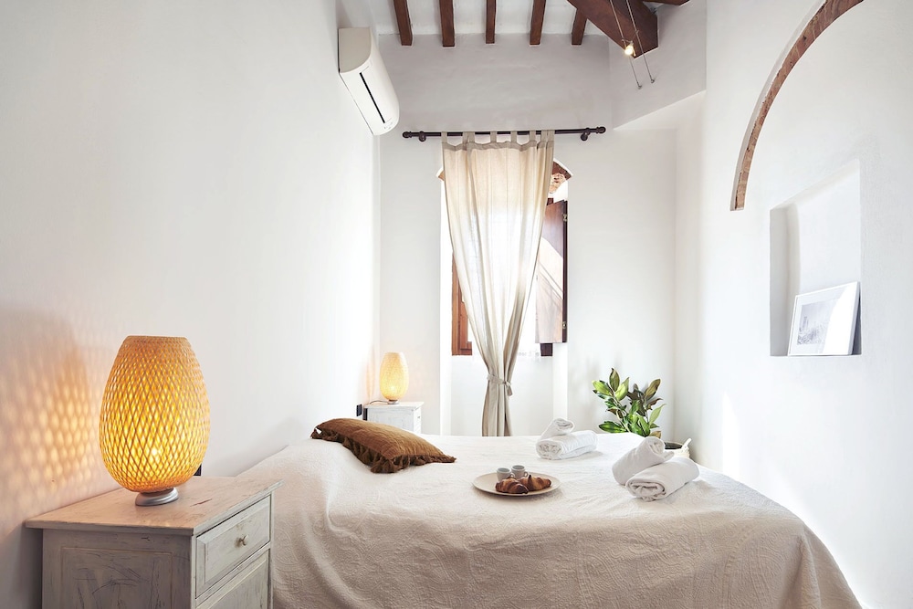 A Few Steps to The Duomo Amazing 4BD Apt 7/20