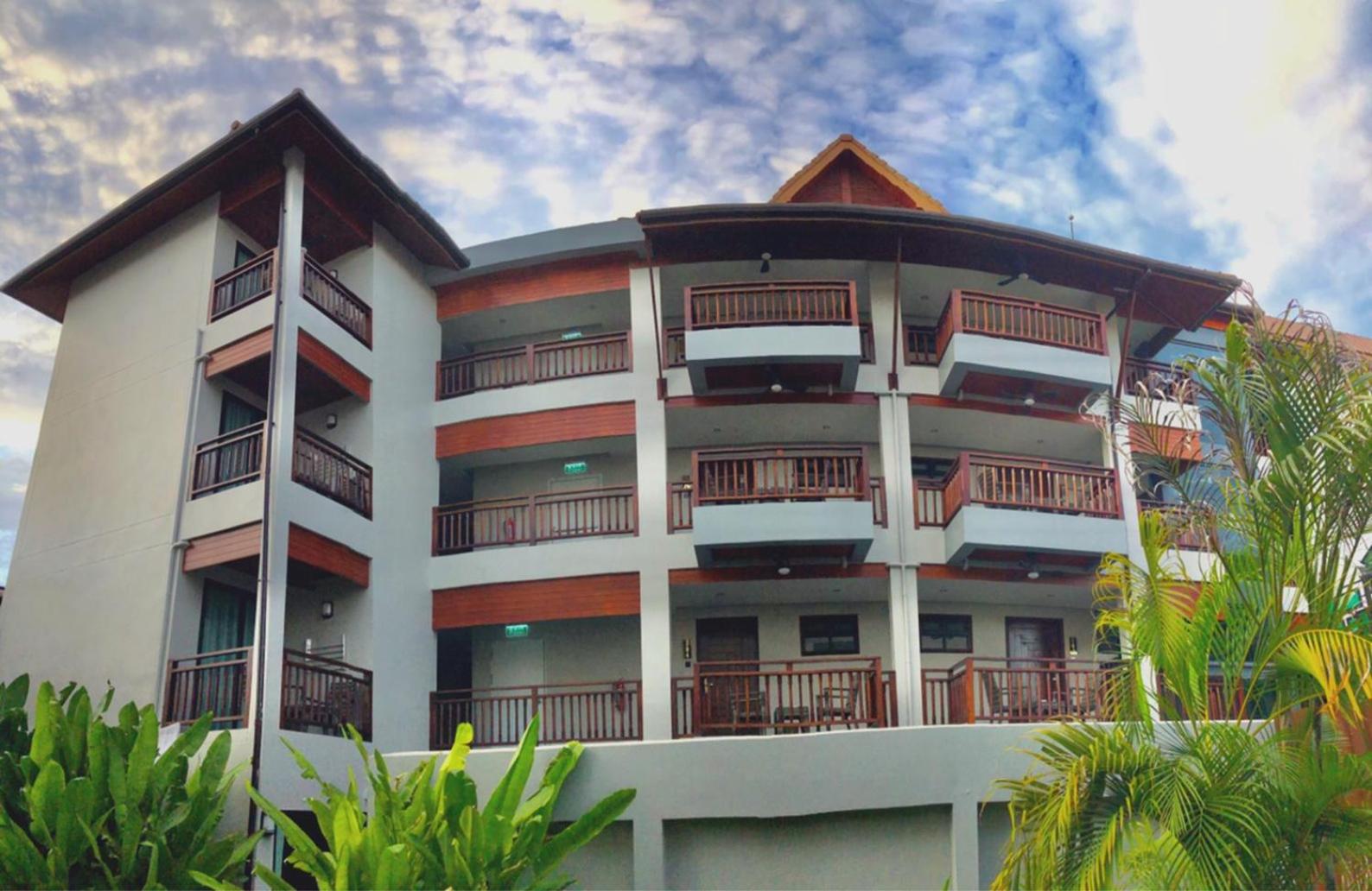 Hotel De Sripoom -SHA Extra Plus 3/50