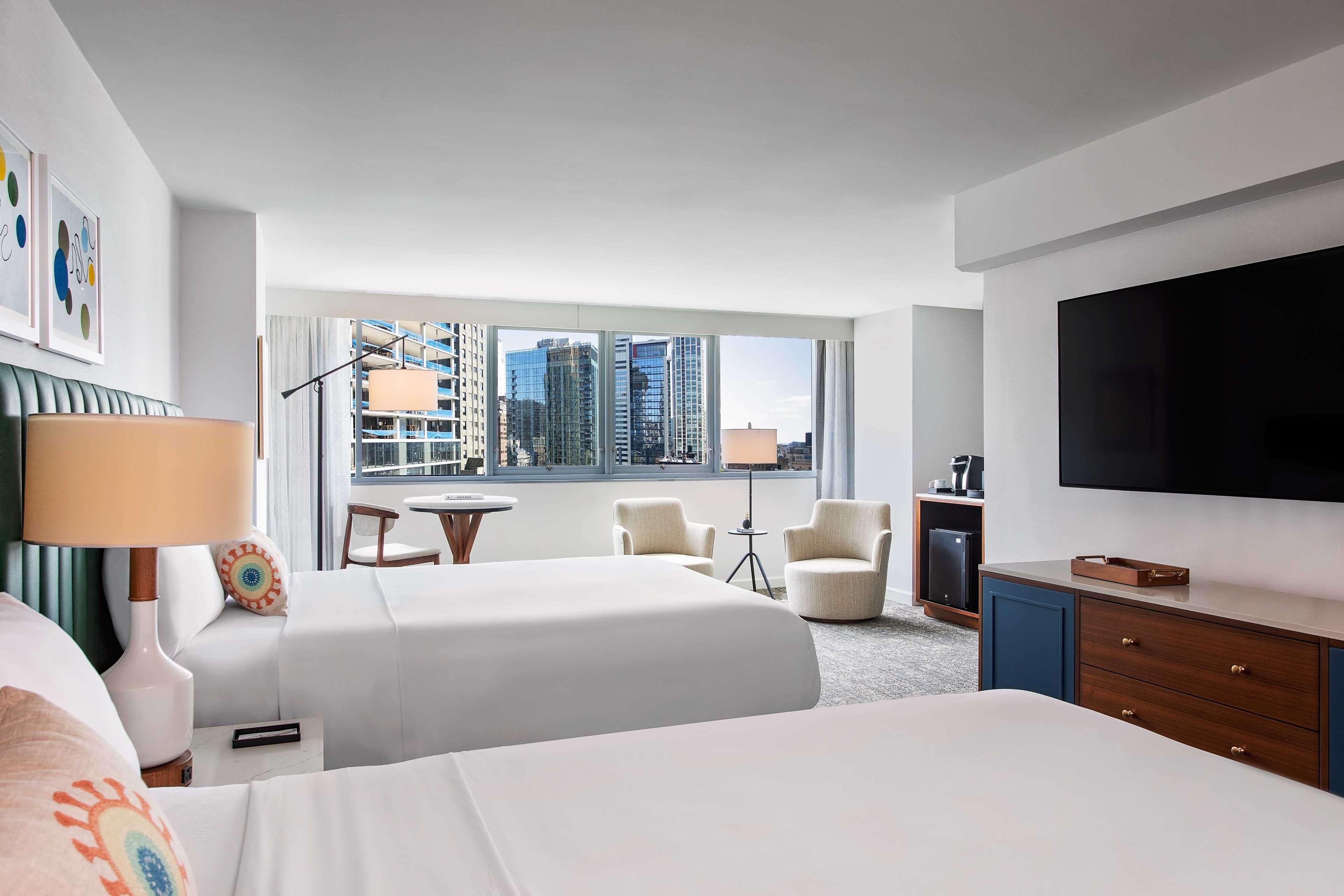 غرفة ديلوكس بسرير كوين بإطلالة على المدينة، The Royal Sonesta Chicago Downtown 2/3