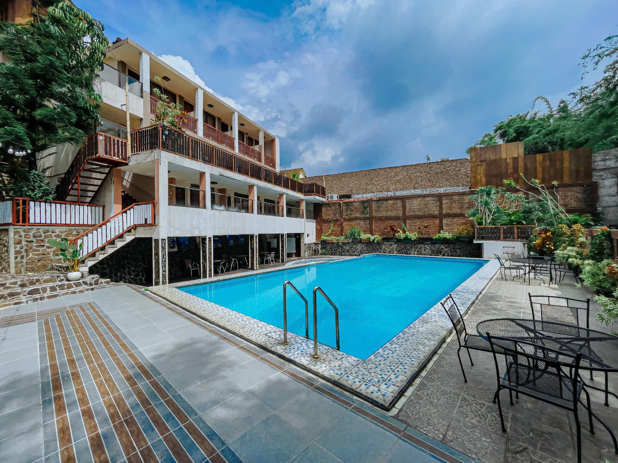 Spencer Green Hotel 12/40