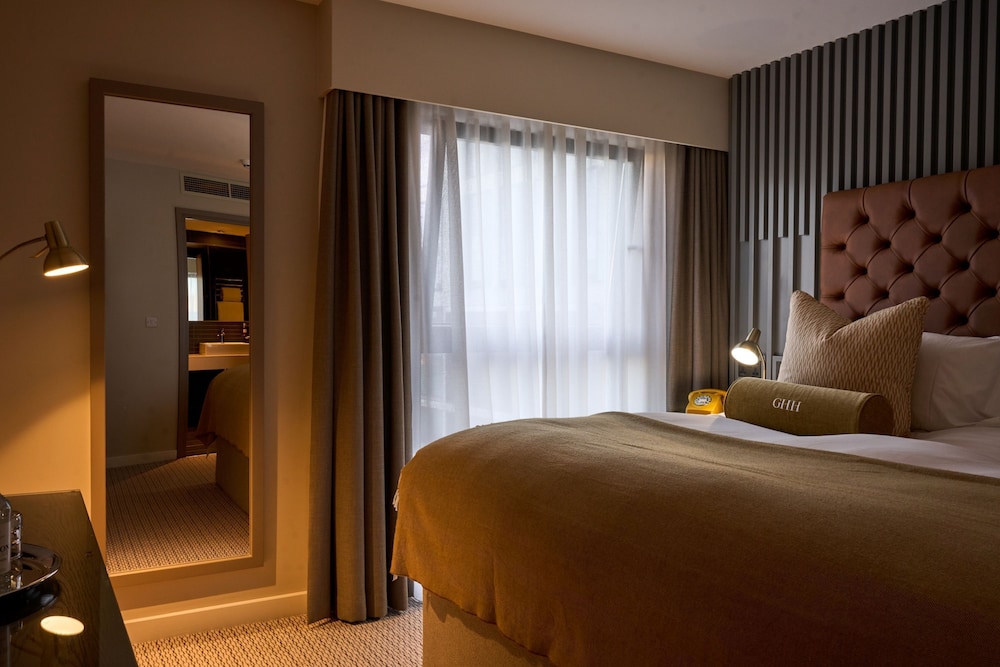 جناح، Guildford Harbour Hotel 3/4
